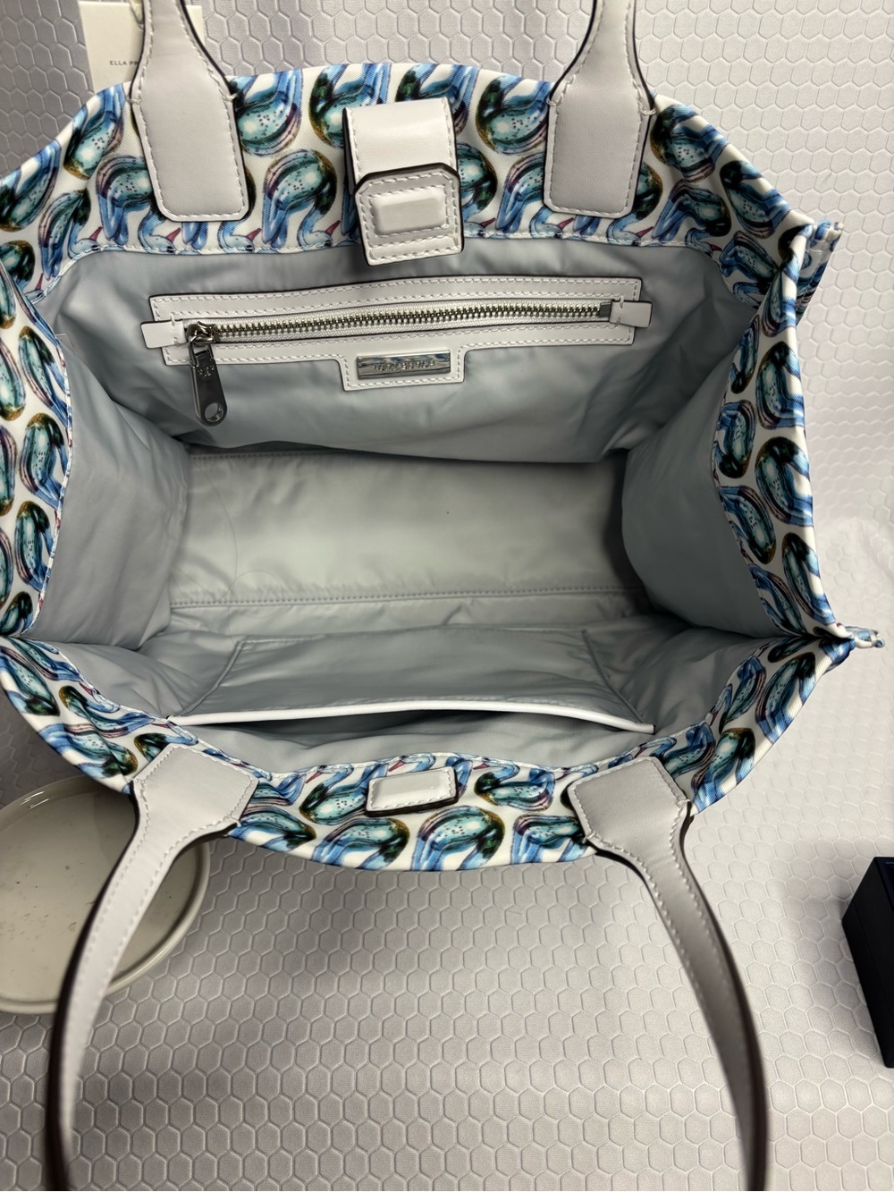 Tory Burch Ella White Leather Tote with Blue-Green Swan Pattern and Earrings NWT - Picture 7 of 14